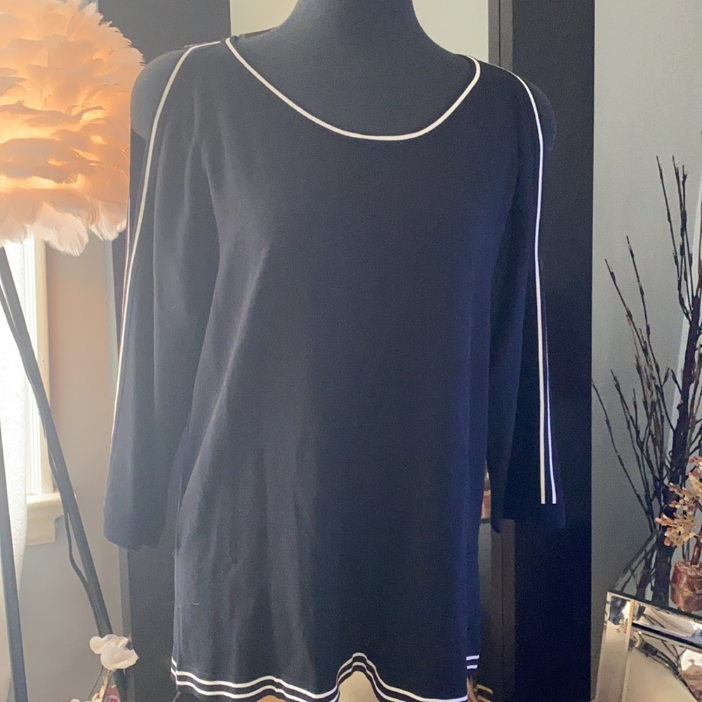 Cold shoulder sweater - Picture 3 of 4